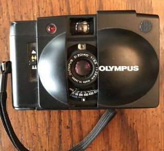 Vintage Olympus XA2 35 mm Camera D - Zuiko 1:3.  5 2