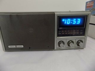 Vintage Ge Am/fm Alarm Clock Radio (model No.  7 - 4691 A)