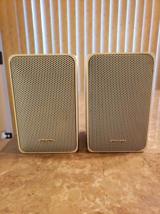Vintage Realistic Minimus 7 White 40 - 2045 8 Ohms 40 Watt Speakers Pair