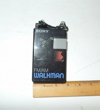 Vintage Sony Srf - 21w Portable Walkman Fm/am Radio Incl Earphones