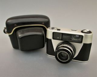Vintage Dominant (regula) 35mm Camera With 1:2.  8/45 Color - Isconar Lens,  Germany