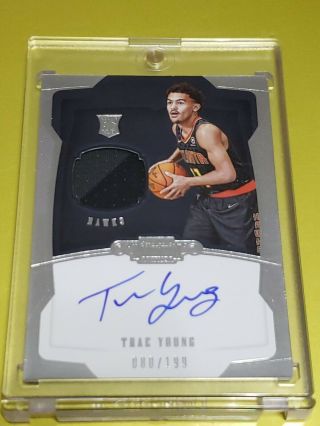 2018 - 19 Panini Dominion Trae Young - Rookie 2 Color Patch Auto 080/199 Hawks Rpa