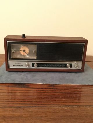 Soundesign Vintage Am - Fm Dial Clock Radio Model 3422 Great