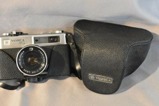 Yashica Mg - 1 Rangefinder 35mm Camera With Yashinon 45mm F/2.  8 Lens