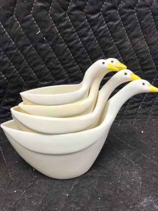 Set Of 4 Vintage Nesting White Duck Goose Swan Bird Measuring Cups 1/4 - 1 Cup