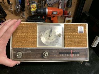 Vintage GE General Electric Radio w/ Alarm Clock AM Radio. ,  Bakelite Maybe 2