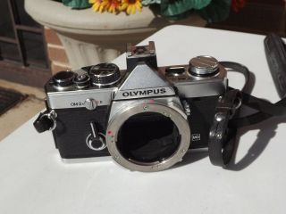 Vintage Olympus Om - 2n 35mm Camera