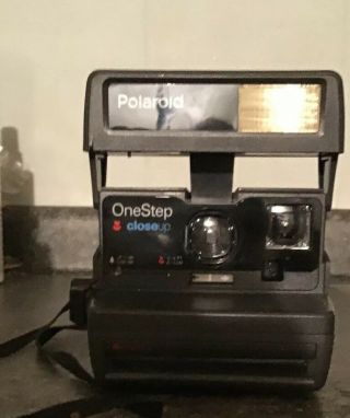Poloroid One Step Close Up Camera 600 Film With Strap.