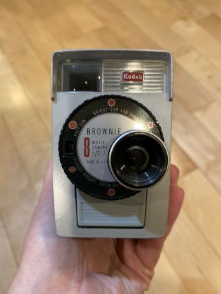 Vintage Kodak Brownie 8 No.  142 Movie Camera F/2.  7 8mm