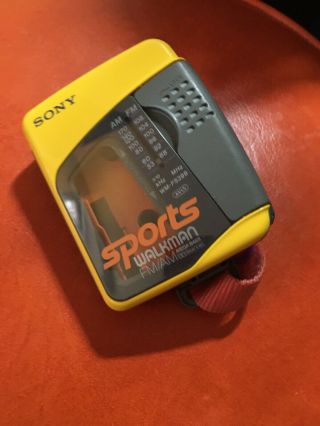Vintage Sony Sports Walkman Fm/am Mega Bass Dolby (yellow)