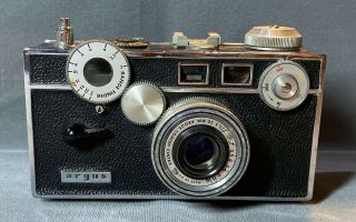 Vintage Argus 35mm Film Range Finder Camera With 50mm F = 3.  5 Lens
