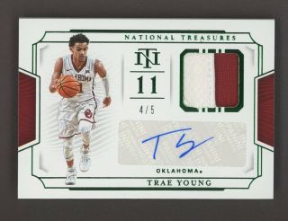 2019 - 20 National Treasures Collegiate Emerald Trae Young Patch Auto /5