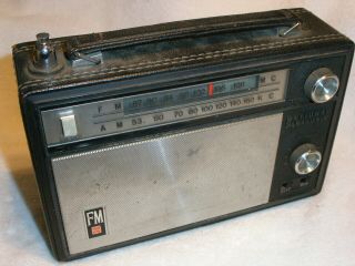 Vintage National Panasonic Model Rf - 835 Am/fm Portable Radio