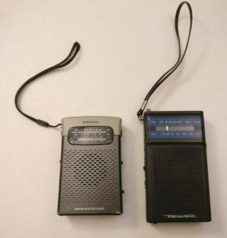2x Vintage Am/fm Handheld Pocket Radios Radio Shack 12 - 468 Realistic 12 - 636