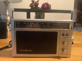 Vintage General Electric Ge 7 - 2850h Am Fm Dual Power Portable Radio