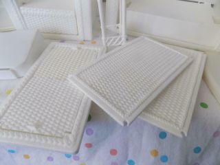VTG BARBIE 1983 Plastic White Wicker Furniture 2 Sofas,  Chair,  Tables,  Plant stand 2
