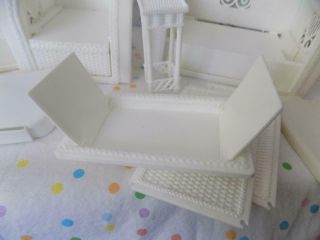 VTG BARBIE 1983 Plastic White Wicker Furniture 2 Sofas,  Chair,  Tables,  Plant stand 3