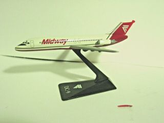 Midway Airlines Douglas Dc - 9 Desk Display 1/200 Model Airplane