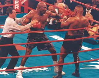 Evander Holyfield Vs Mike Tyson 8x10 Photo Boxing Picture In The Corner