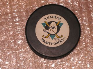 Anaheim Mighty Ducks Puck Nhl Trench Mfg.  1995 - 1997 Vegum Slug