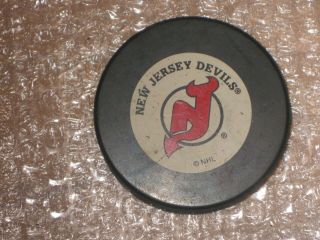 Jersey Devils Puck Nhl Trench Mfg.  1995 - 1997 Vegum Slug