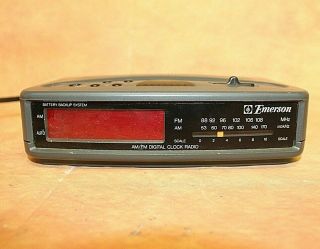 Emerson Ak2724 Am/fm Digital Led Alarm Clock Radio Snooze Battery Backup System