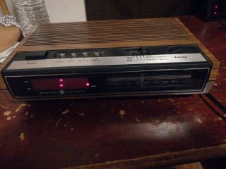 Vintage Ge General Electric Digital Alarm Clock Am/fm Radio Model 7 - 4630b