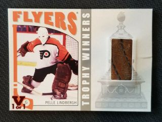2004 - 05 In The Game Franchises Pelle Lindbergh Trophy Winners Glove 1/1