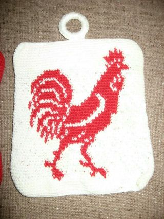 SET OF 2 VINTAGE RED & WHITE POT HOLDERS CHICKEN ROOSTER DESIGN CROCHETED COTTON 3