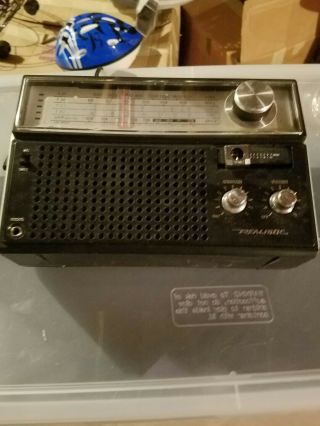 Vintage Realistic Portavision - 5 Radio 12 - 765 Am Fm Radio 1049