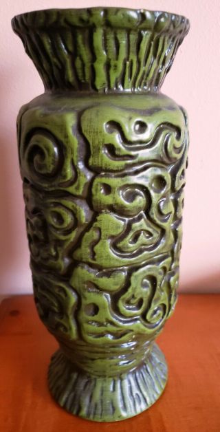 Haeger Pottery :: Vintage Mcm 12” Sculpted Vase Green 4079 Usa