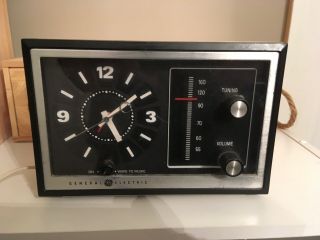 Vintage General Electric Am Retro Radio Alarm Clock Model 7 - 4725a