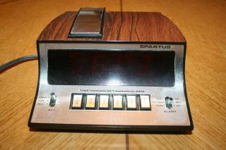 Spartus Futura Ii Digital Alarm Clock (1978,  Model No.  21 - 3020 - 500)