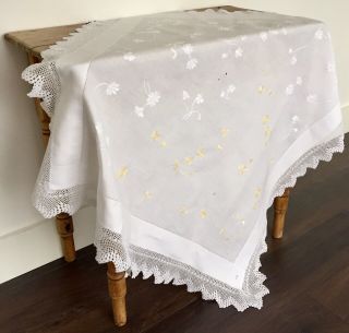 Vintage Antique Crisp White Linen Hand Embroidered Linen Lace Floral Tablecloth