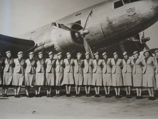 United Airlines Dc - 3 Mainliner With Stewardess Company Photo 1940 - 1950 8 " X 10 "