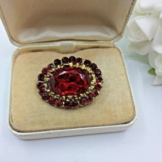 Vintage Jewellery Ruby Red Crystal & Rhinestone Gold Tone Oval Brooch Pin
