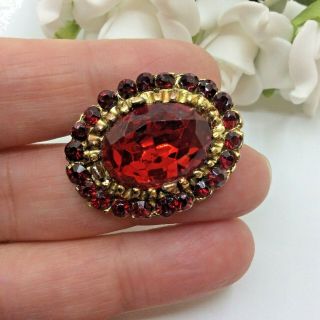 VINTAGE JEWELLERY RUBY RED CRYSTAL & RHINESTONE GOLD TONE OVAL BROOCH PIN 3