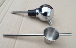 Vintage / Retro Chrome Globe Drinks Measure/pourer With Jigger.  Made In England.