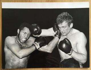 Lovely Vintage Press Photo The Great Joe Bugner,  Ray Patterson In Action 1970