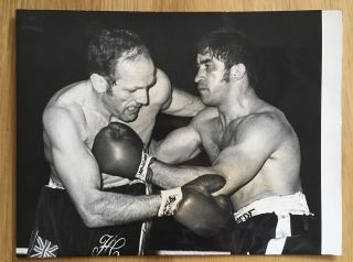 Lovely Vintage Press Photo The Great Henry Cooper,  Jose Urtain In Action 1970
