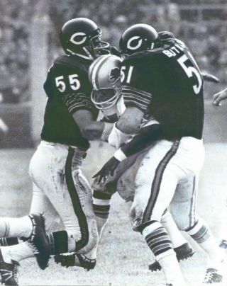 Dick Butkus Chicago Bears 51 Making Tackle Nfl 8x10 Black & White Photo