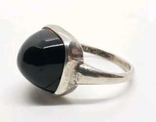 Elegant Vintage Signed Uncas Sterling Silver High Relief Black Art Glass Ring