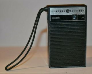 Vintage General Electric Ge P - 2790 Transistor Pocket Am Radio 1970