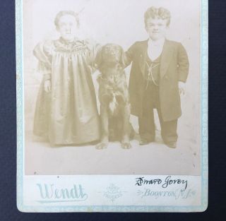 Rare Edward Gorey Signed Victorian Cabinet Photograph Of 2 Dwarves And Their Dog