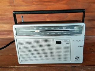 Vintage Ge General Electric 7 - 2660b Portable Radio Am/fm