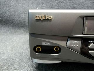 Sanyo Model VWM - 370 VCR Video Cassette Recorder VHS Tape Player No Remote 3