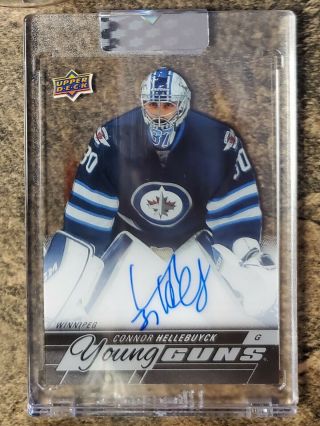 18/19 Ud Clear Cut Rookie Tribute Autos Upper Deck Young Guns Connor Hellebuyck