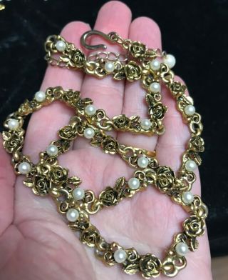 Vintage Gold Tone Flower Faux Pearl Necklace