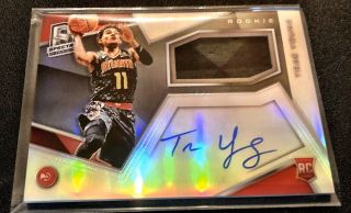 2018 - 19 Panini Spectra - Trae Young - 2 Color Rpa - On Card Auto Prizm /299