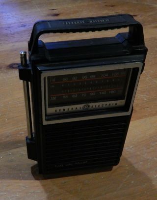 Vintage GE AM/FM AC/DC Portable Radio 7 - 2800B General Electric 2